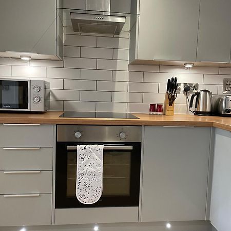 Stylish And Modern 2Br Apartment With Parking Sheffield Exteriör bild