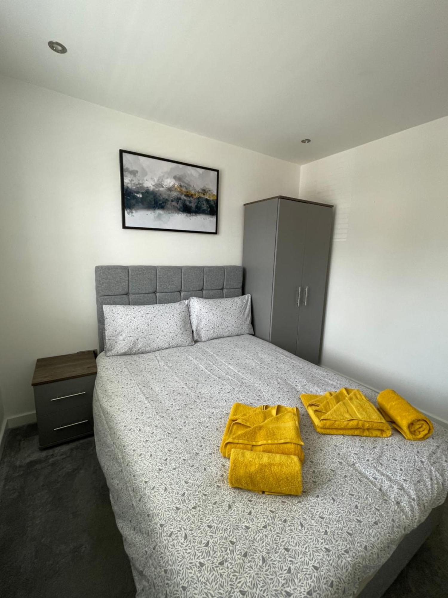 Stylish And Modern 2Br Apartment With Parking Sheffield Exteriör bild