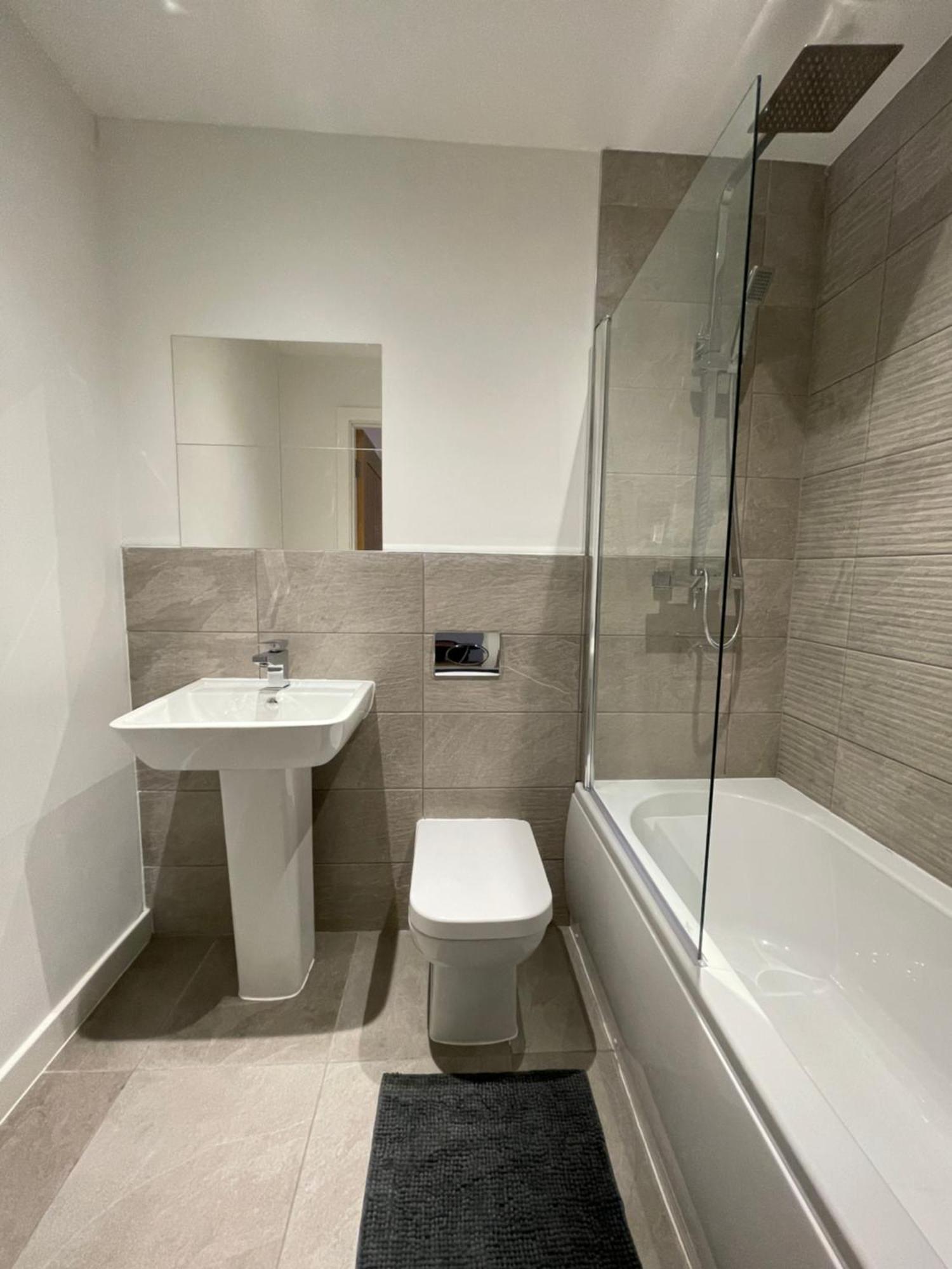 Stylish And Modern 2Br Apartment With Parking Sheffield Exteriör bild