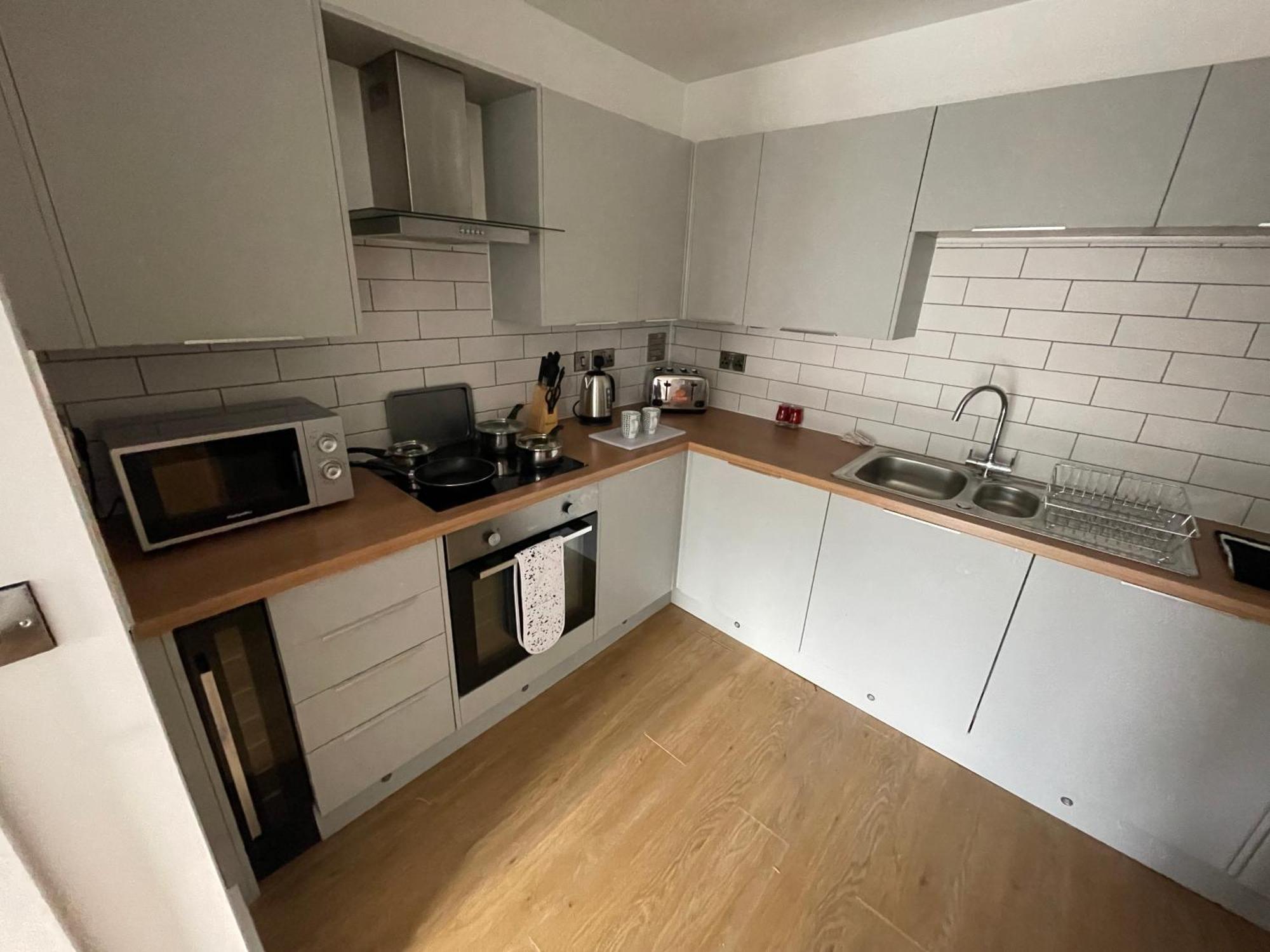 Stylish And Modern 2Br Apartment With Parking Sheffield Exteriör bild